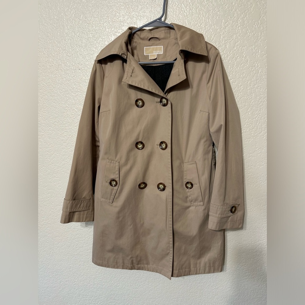 Michael Kors Trenchcoat w/detachable hood. Size M